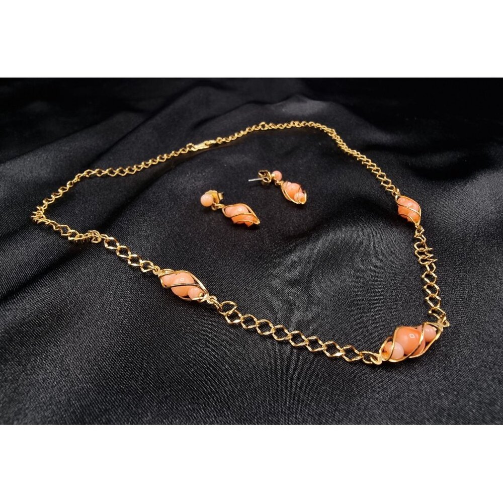 Vintage AVON 1990s Gold Tone Chain Necklace & Earrings Set With Peach Beads